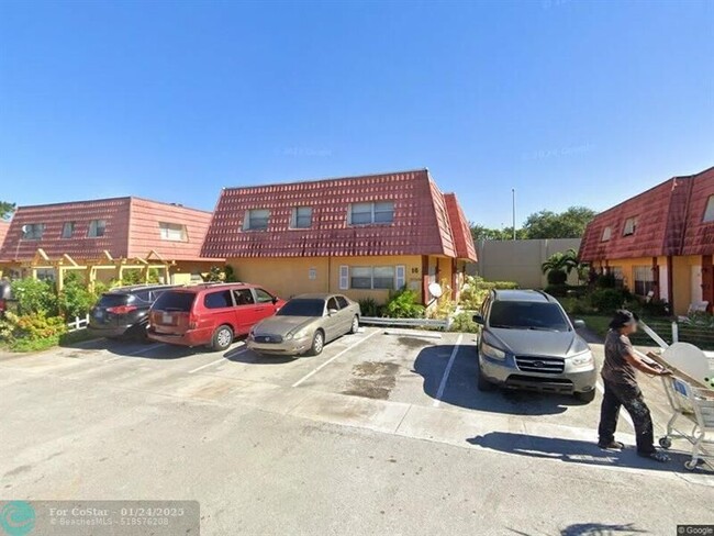 2580 NW 52nd Ave