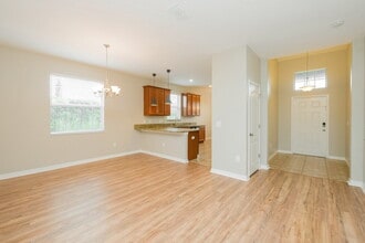 2374 Dovesong Trace Dr in Ruskin, FL - Building Photo - Building Photo