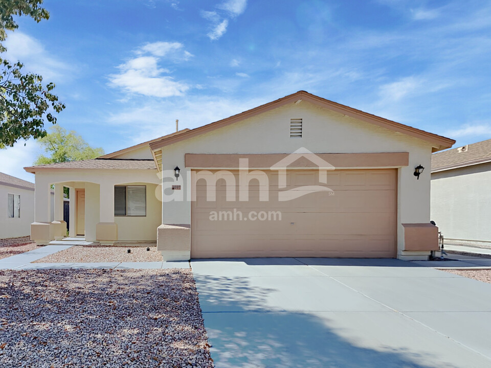 1097 E Silktassel Trail in San Tan Valley, AZ - Building Photo