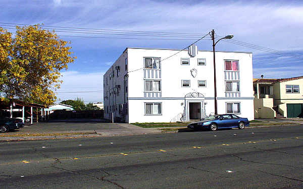 460 W 10th St in Pittsburg, CA - Building Photo - Building Photo