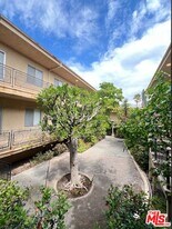 2637 S Centinela Ave in Santa Monica, CA - Building Photo