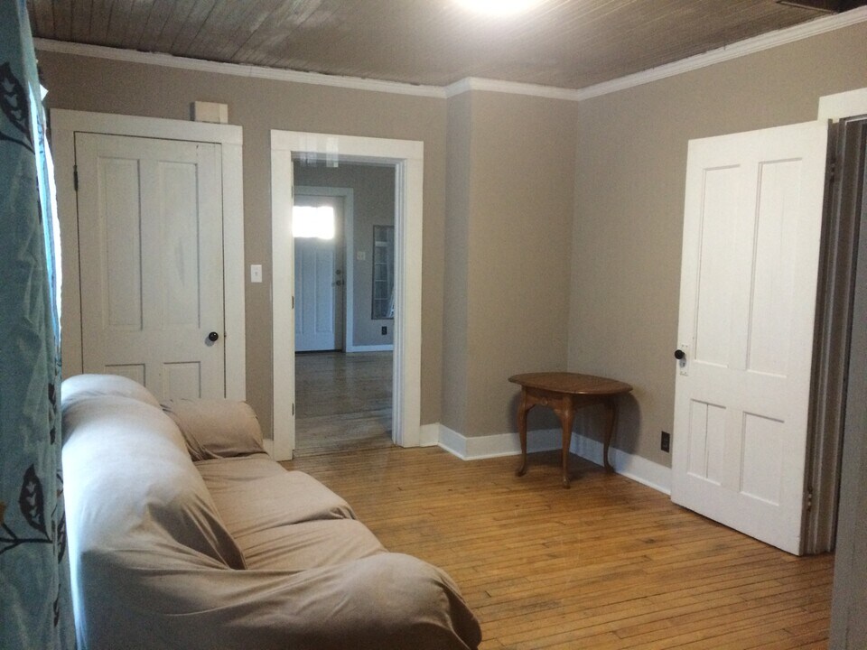 49 Prospect St, Unit Lower in Fredonia, NY - Foto de edificio
