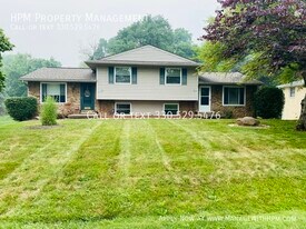 1827 Thackeray Ave NW in Massillon, OH - Building Photo