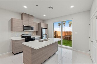 20 Vanessa Ln in Weslaco, TX - Building Photo - Building Photo