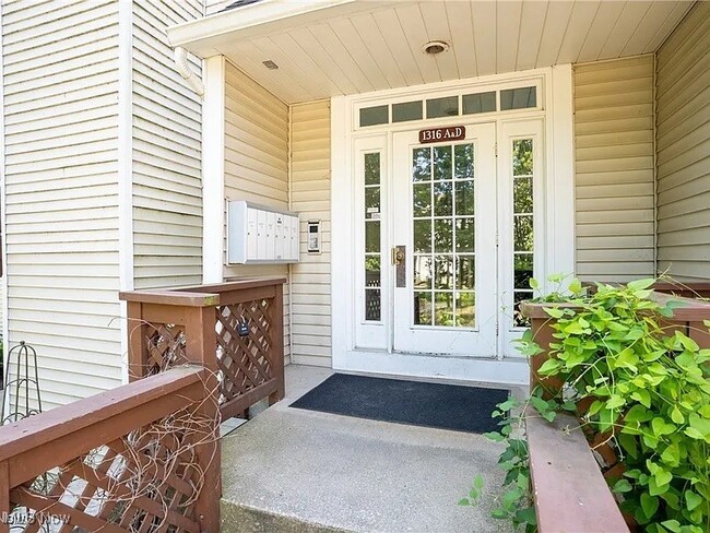 1316 Cedarwood Dr in Westlake, OH - Building Photo - Building Photo