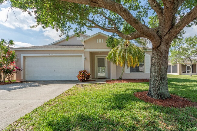 1142 N 13th Square in Vero Beach, FL - Building Photo - Building Photo
