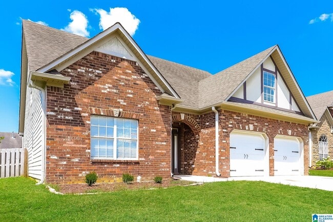 1043 Kerry Dr in Calera, AL - Foto de edificio - Building Photo