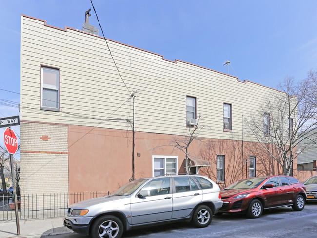 6721 Forest Ave in Ridgewood, NY - Building Photo - Building Photo