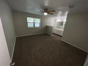 4901 57th St in Lubbock, TX - Foto de edificio - Building Photo