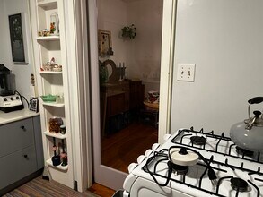 154 Frisbie St, Unit Frisbie Unit 2 in Oakland, CA - Building Photo - Building Photo