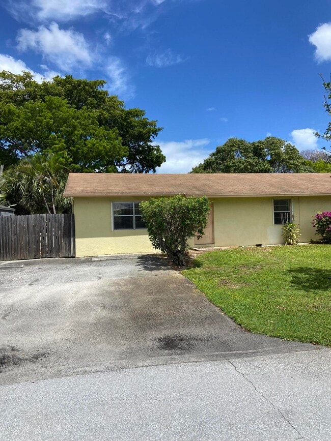 1104 NE 3rd Ave in Delray Beach, FL - Building Photo - Building Photo