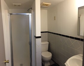 900 North Ave-Unit -Apt #B in Millvale, PA - Foto de edificio - Building Photo