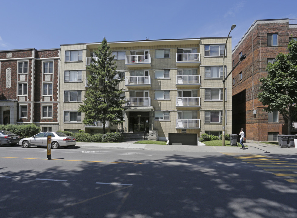 2785 Édouard-Montpetit in Montréal, QC - Building Photo