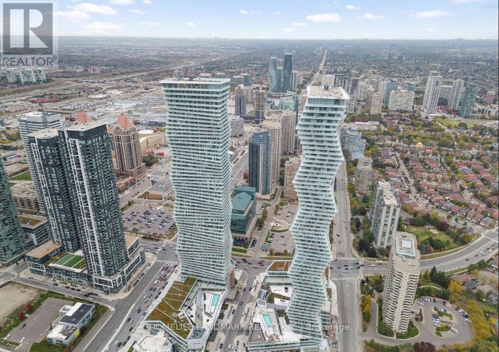 3900 Confederation Pkwy in Mississauga, ON - Building Photo