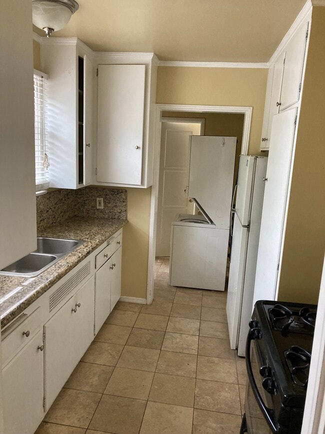 property at 1526 E Wilson Ave