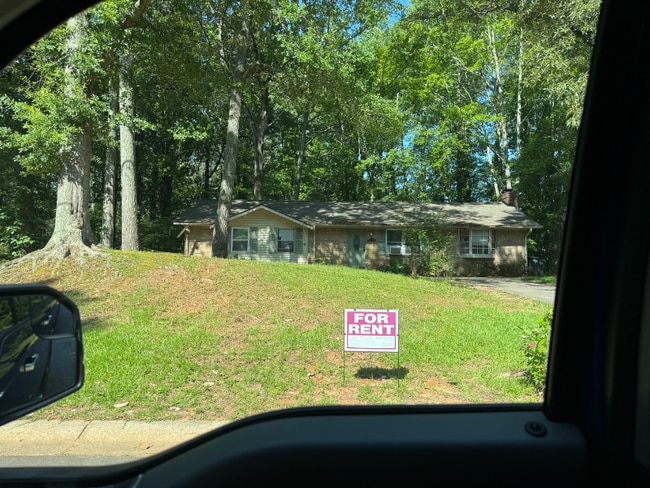 3229 Fern Valley Dr SW