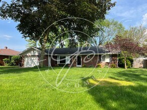 6016 Angleview Dr in Sylvania, OH - Building Photo - Building Photo