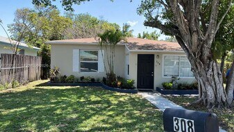 308 SW 16th St in Fort Lauderdale, FL - Building Photo
