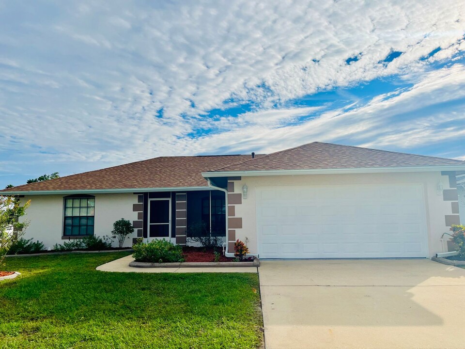 11805 Scarecrow Ln in Orlando, FL - Building Photo