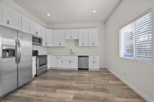 6208 Pembroke Dr in San Diego, CA - Building Photo