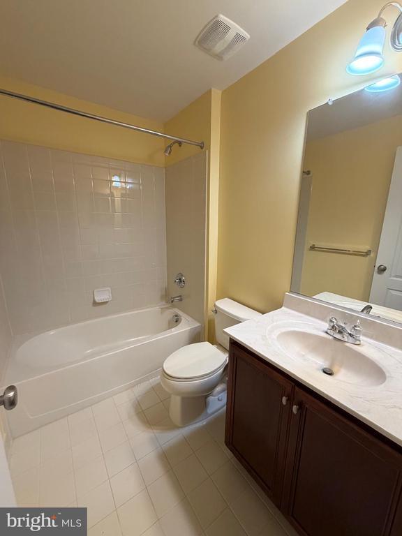 property at 23089 Weybridge Square