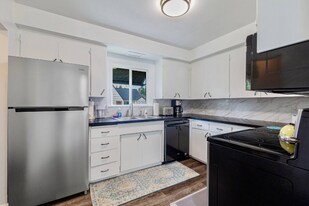 8542 S 121st St in Seattle, WA - Building Photo