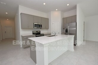856 Timberland Dr in Eagle Lake, FL - Building Photo - Building Photo