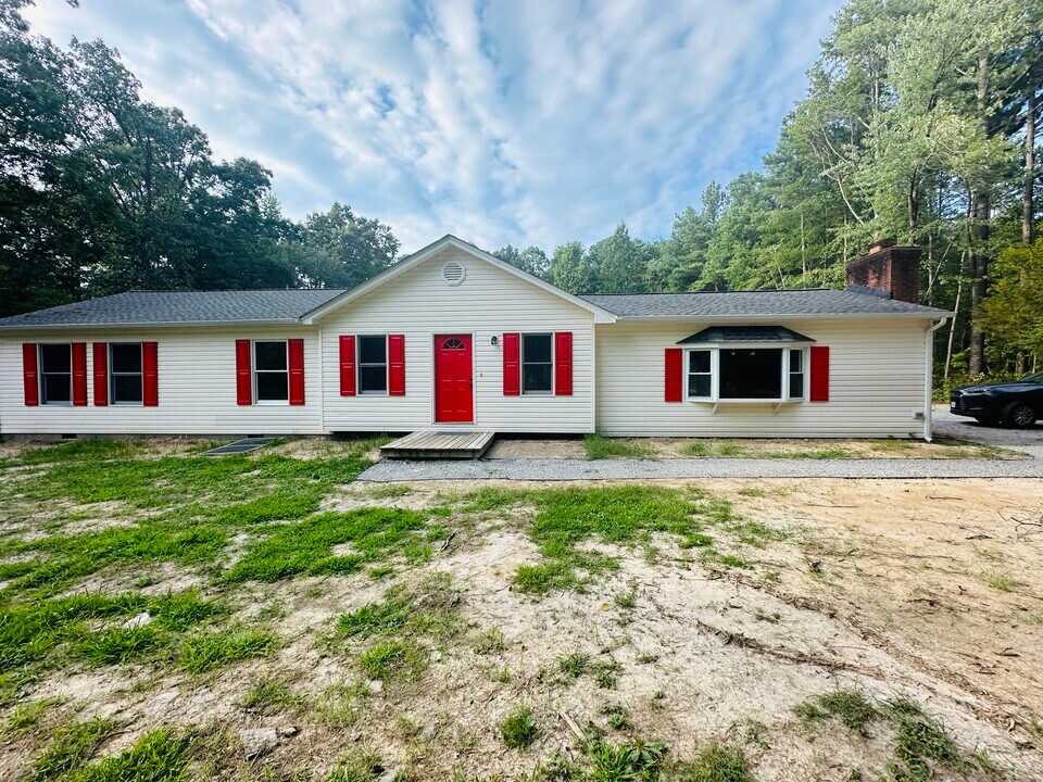 8442 Wheeling Rd in Mechanicsville, VA - Building Photo