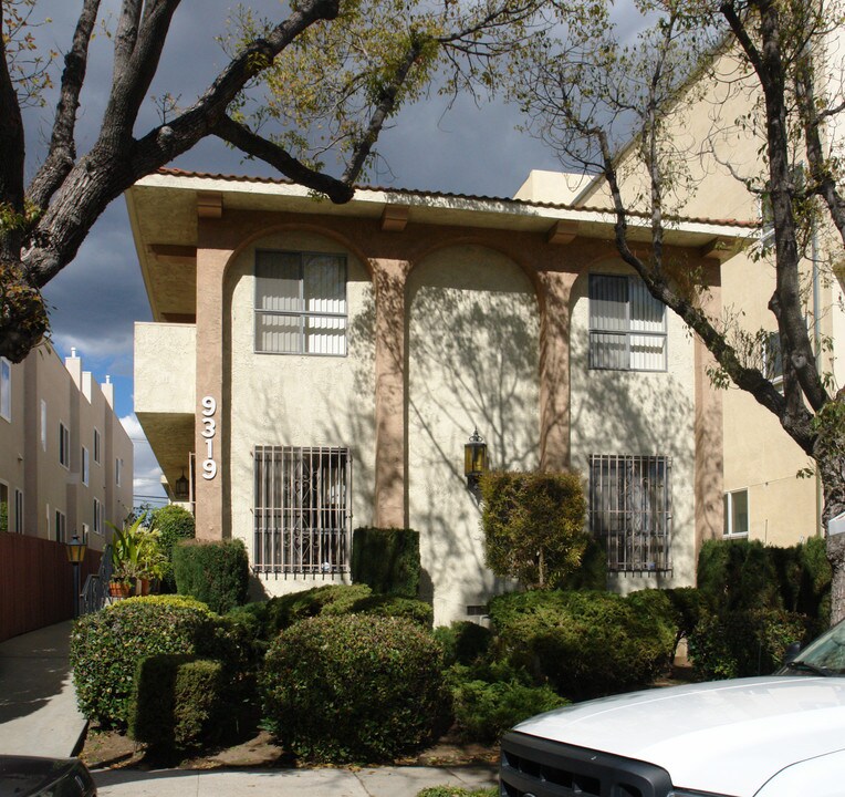 9319 Alcott St in Los Angeles, CA - Foto de edificio