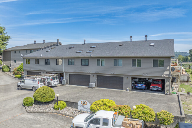 Levee House in Longview, WA - Building Photo - Building Photo