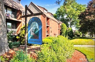 42 N Main St in West Hartford, CT - Building Photo
