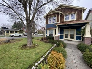 150 Taylor St in Jacksonville, OR - Foto de edificio - Building Photo