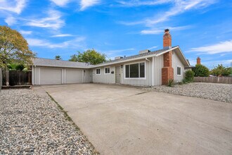 9678 Lake Natoma Dr in Orangevale, CA - Building Photo - Building Photo