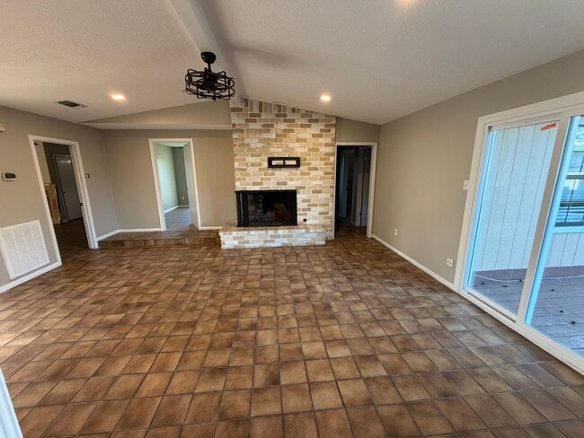 290 Rosine St in Beaumont, TX - Building Photo - Building Photo