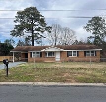 6170 Timberland Dr in Fayetteville, NC - Building Photo