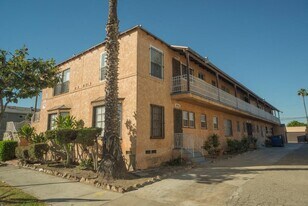 6519-6521 Crenshaw Blvd in Los Angeles, CA - Building Photo