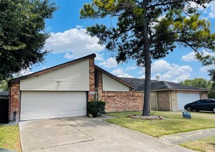 6823 Songbrook Dr in Houston, TX - Building Photo - Building Photo