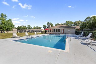 Summerwood Apartment Homes in Dothan, AL - Building Photo