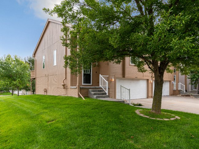 18901 K St in Omaha, NE - Building Photo - Building Photo