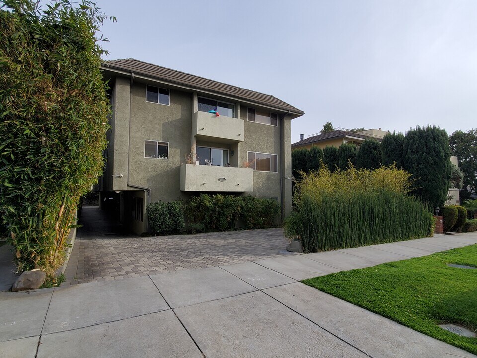 11946 Dorothy St, Unit 1 in Los Angeles, CA - Foto de edificio