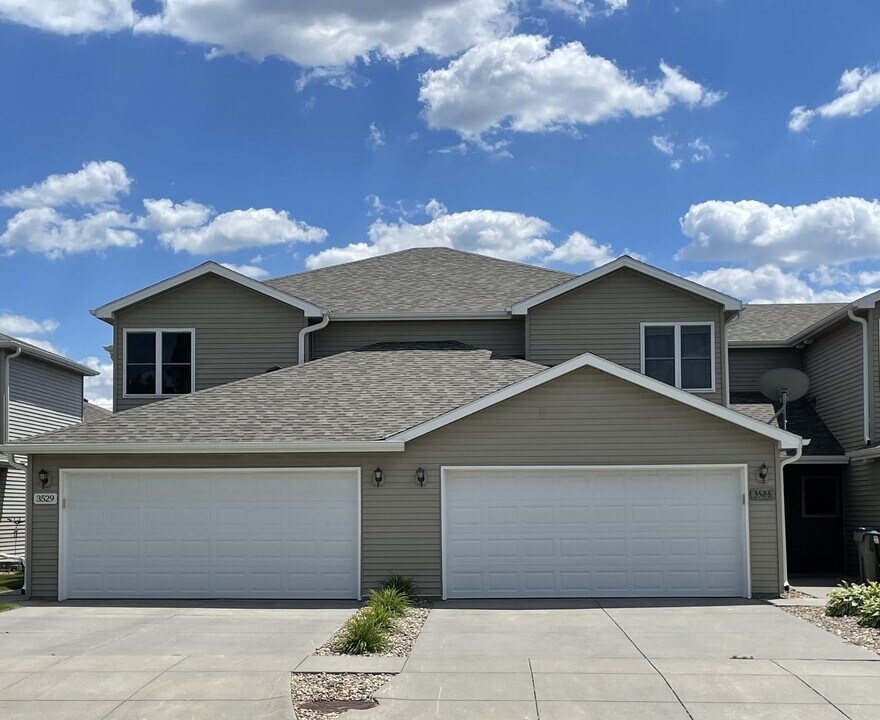 3611 McLaughlin Dr. in Lincoln, NE - Building Photo
