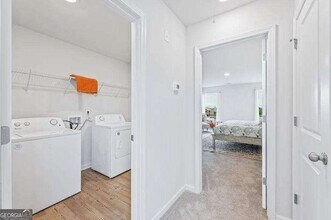 5165 Sidney Sq Dr in Flowery Branch, GA - Foto de edificio - Building Photo