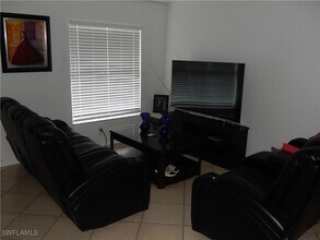 3824 SE 11th Ave in Cape Coral, FL - Building Photo - Building Photo