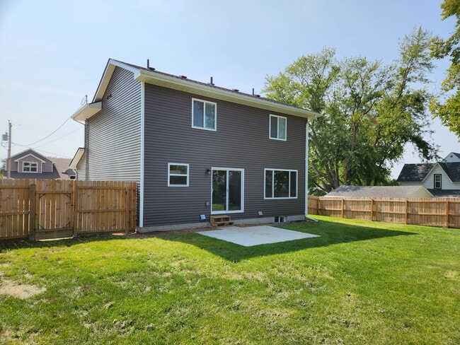 817 School St in Norwalk, IA - Building Photo - Building Photo