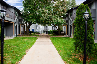 Perrine Pointe in Midland, MI - Foto de edificio - Building Photo