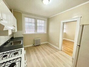2035 Commonwealth Ave in Boston, MA - Building Photo - Building Photo