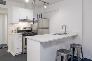 The Loreto Apartments in Phoenix, AZ - Building Photo