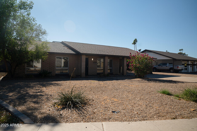 8323 N 57th Dr in Glendale, AZ - Building Photo - Building Photo