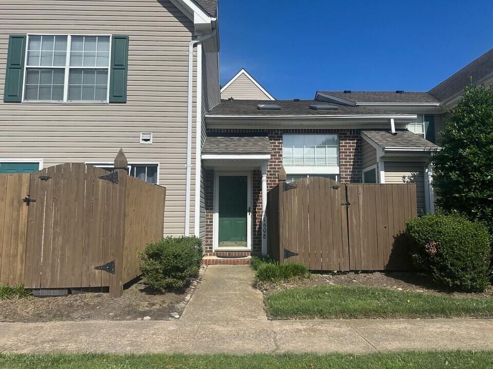 1608 Willow Point Arch in Chesapeake, VA - Building Photo