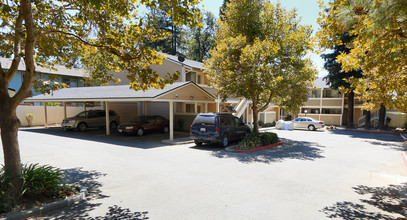 Maple Grove Apartments in Fairfield, CA - Building Photo - Building Photo